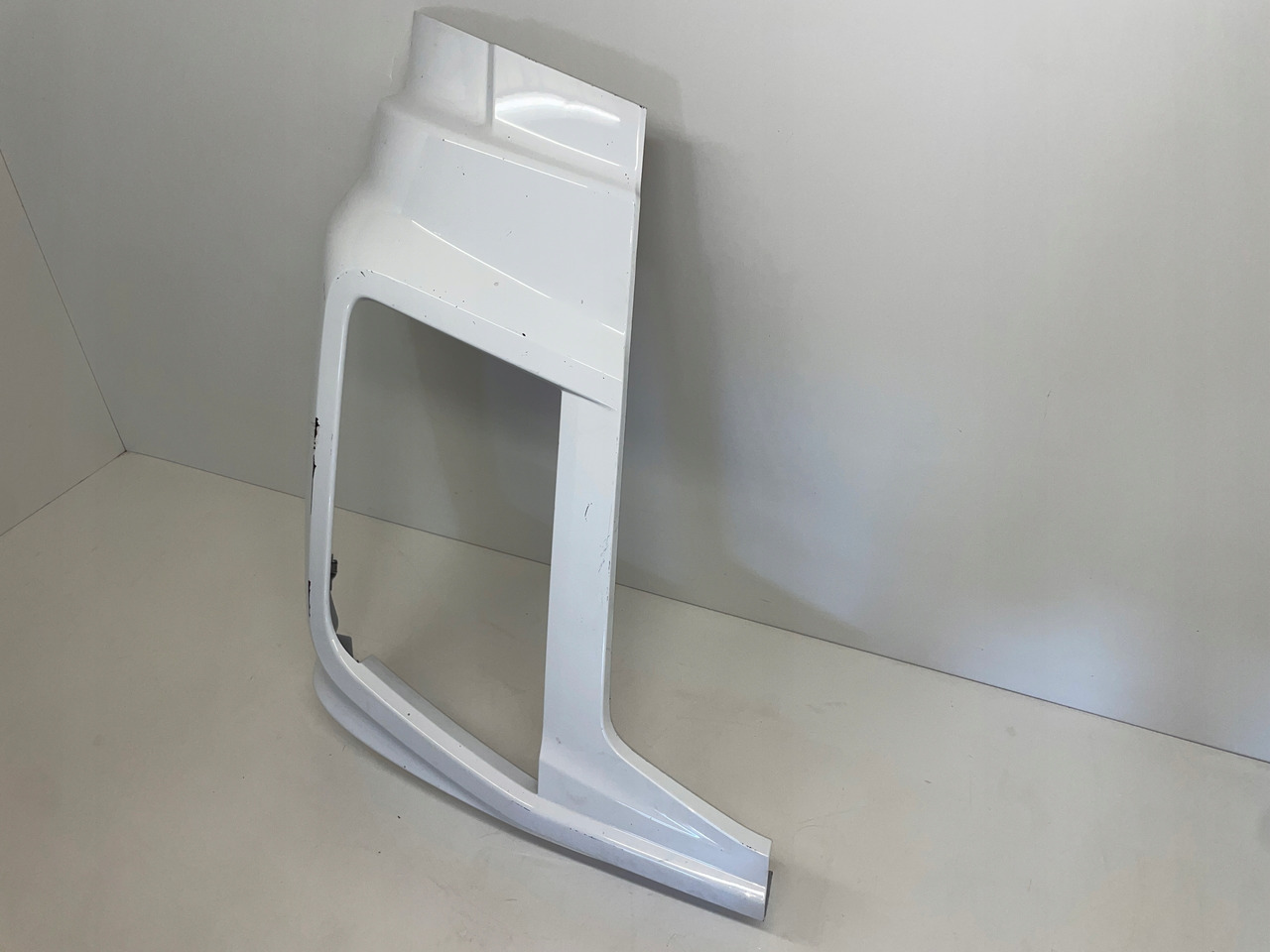 PRAWA OSŁONA OKULAR ZDERZAK FORD F-MAX JC46-17E950-A - Bumper for Truck: picture 3 PRAWA OSŁONA OKULAR ZDERZAK FORD F-MAX JC46-17E950-A - Bumper for Truck: picture 3