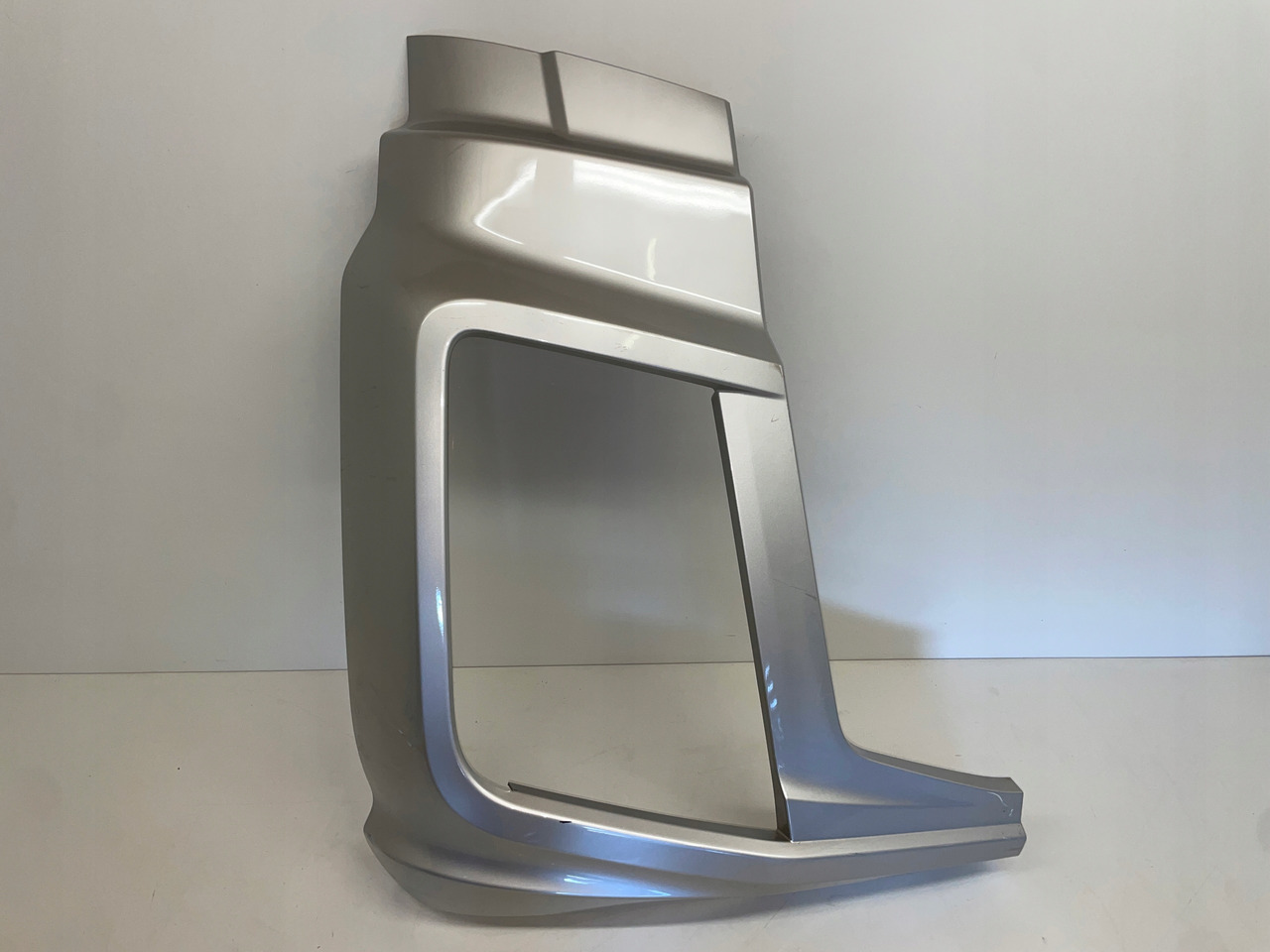 PRAWA OSŁONA OKULAR ZDERZAK FORD F-MAX JC46-17E950-A - Bumper for Truck: picture 1 PRAWA OSŁONA OKULAR ZDERZAK FORD F-MAX JC46-17E950-A - Bumper for Truck: picture 1