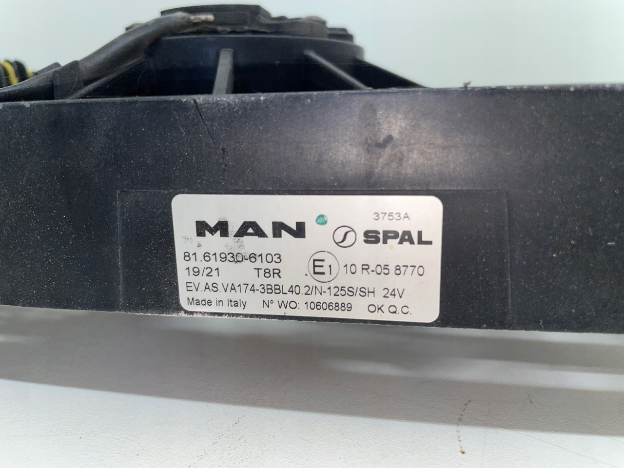 WENTYLATOR CHŁODNICY KLIMATYZACJI MAN TGX TGS 3 TG3 81619306103 - Heating/ Ventilation for Truck: picture 4 WENTYLATOR CHŁODNICY KLIMATYZACJI MAN TGX TGS 3 TG3 81619306103 - Heating/ Ventilation for Truck: picture 4