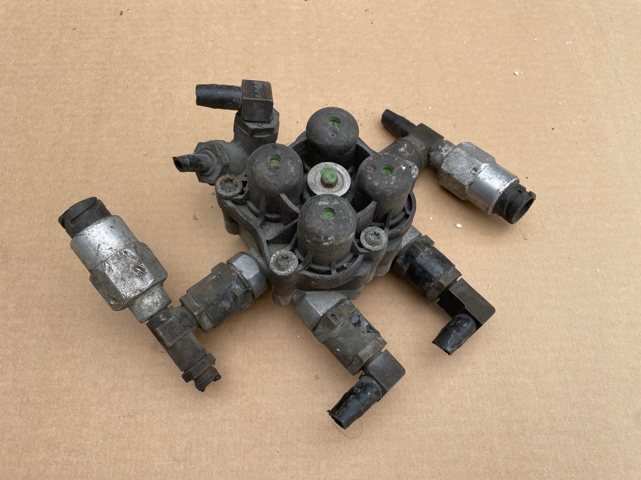 ZAWÓR CZTERODROŻNY MAN TGX TGS TGA 81521516096 - Brake valve for Truck: picture 4 ZAWÓR CZTERODROŻNY MAN TGX TGS TGA 81521516096 - Brake valve for Truck: picture 4