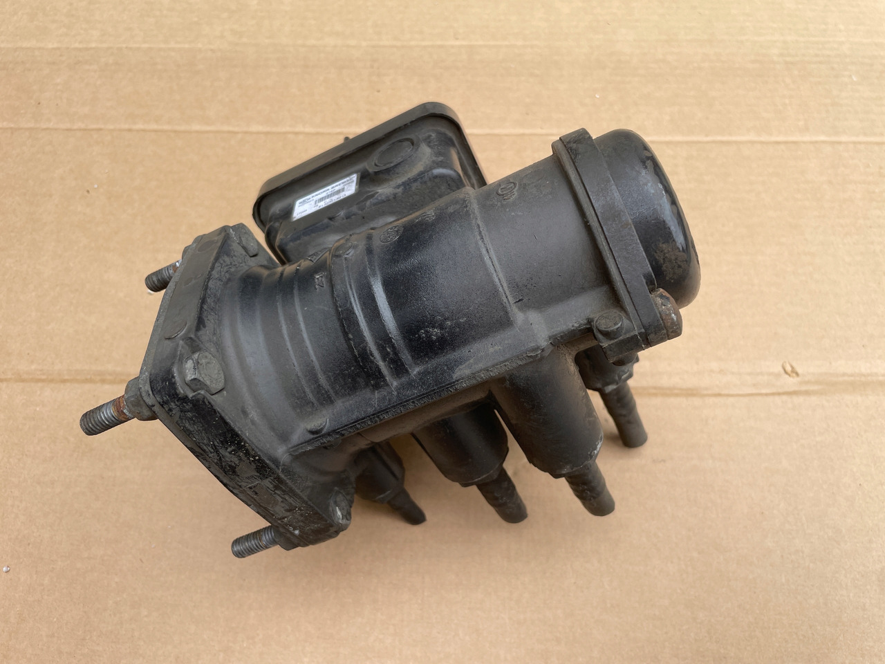 ZAWÓR EUROPA MODULATOR EBS MAN TGA TGS TGX 81523016213 - Brake valve for Truck: picture 2 ZAWÓR EUROPA MODULATOR EBS MAN TGA TGS TGX 81523016213 - Brake valve for Truck: picture 2