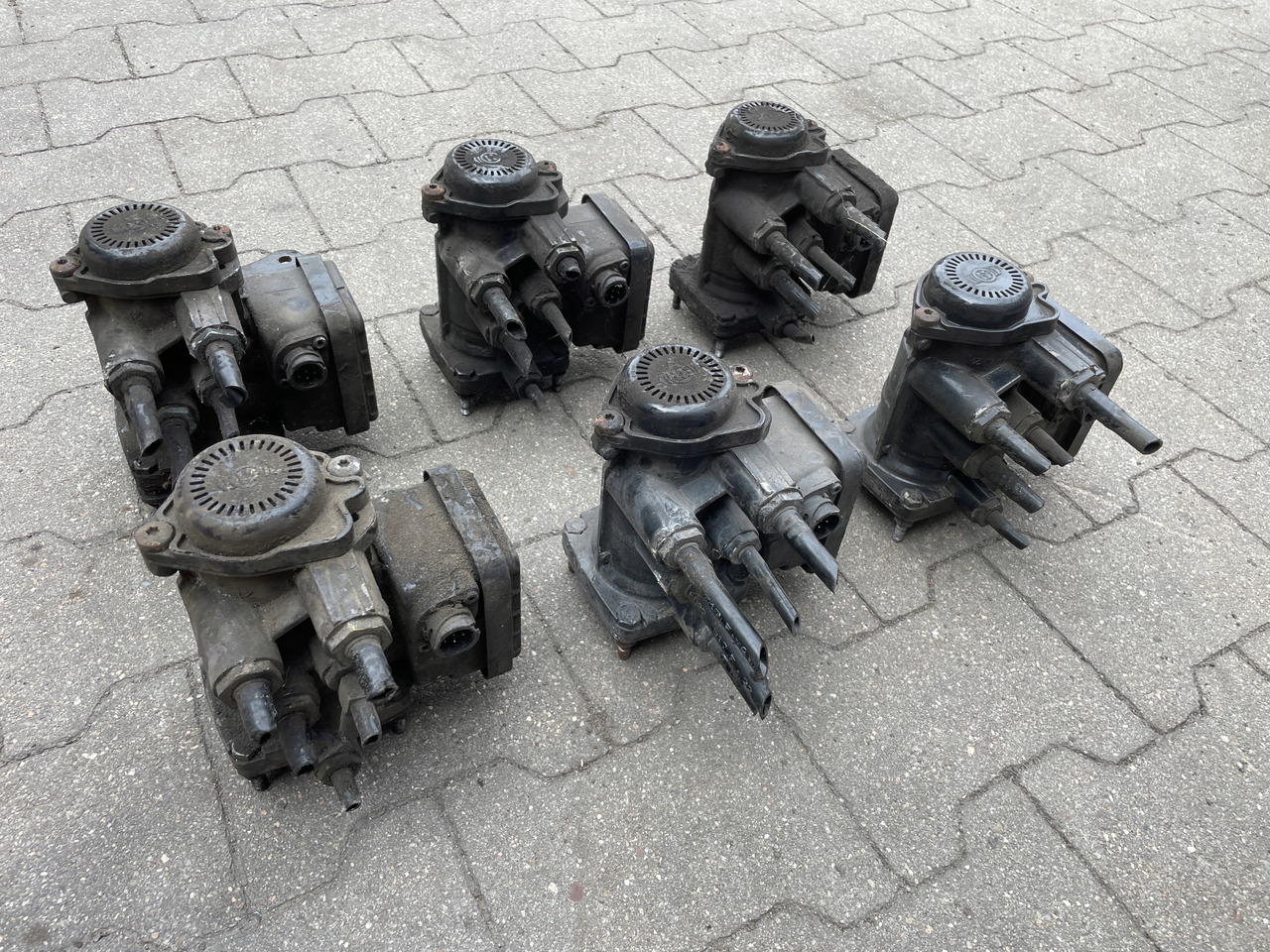 ZAWÓR EUROPA MODULATOR EBS MAN TGA TGS TGX 81523016213 - Brake valve for Truck: picture 4 ZAWÓR EUROPA MODULATOR EBS MAN TGA TGS TGX 81523016213 - Brake valve for Truck: picture 4