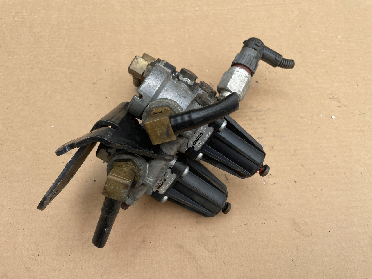 ZAWÓR REDUKCUJNY REDUKTOR CIŚNIENIA MAN TGA TGX TGS 4750103000 - Air suspension for Truck: picture 4 ZAWÓR REDUKCUJNY REDUKTOR CIŚNIENIA MAN TGA TGX TGS 4750103000 - Air suspension for Truck: picture 4