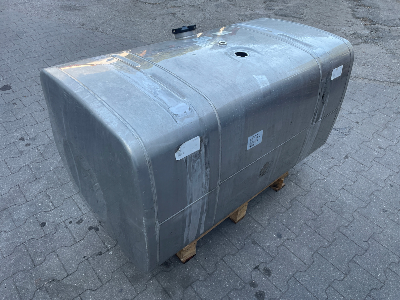 ZBIORNIK PALIWA MAN TGX TGS 580L 81122016685 - Fuel tank for Truck: picture 5 ZBIORNIK PALIWA MAN TGX TGS 580L 81122016685 - Fuel tank for Truck: picture 5