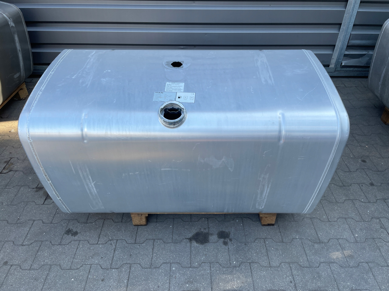 ZBIORNIK PALIWA MAN TGX TGS 580L 81122016934 - Fuel tank for Truck: picture 1 ZBIORNIK PALIWA MAN TGX TGS 580L 81122016934 - Fuel tank for Truck: picture 1