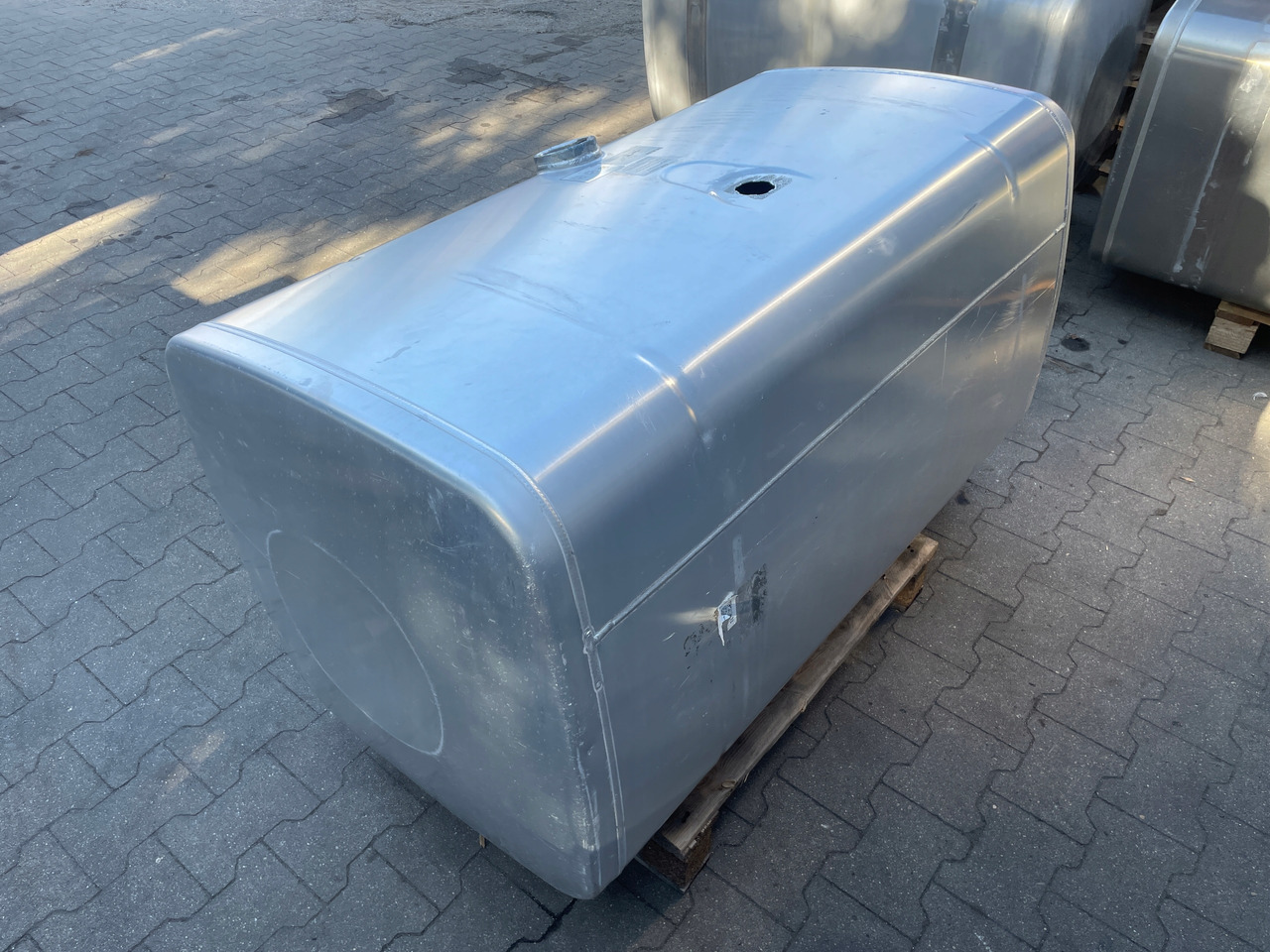 ZBIORNIK PALIWA MAN TGX TGS 580L 81122016934 - Fuel tank for Truck: picture 4 ZBIORNIK PALIWA MAN TGX TGS 580L 81122016934 - Fuel tank for Truck: picture 4