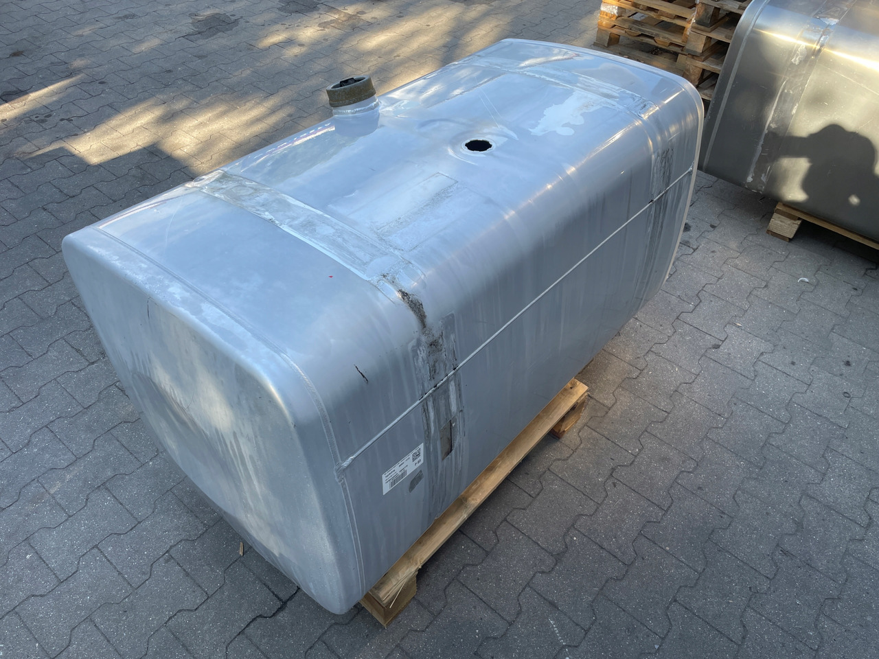 ZBIORNIK PALIWA MAN TGX TGS 580L 81122016934 - Fuel tank for Truck: picture 4 ZBIORNIK PALIWA MAN TGX TGS 580L 81122016934 - Fuel tank for Truck: picture 4