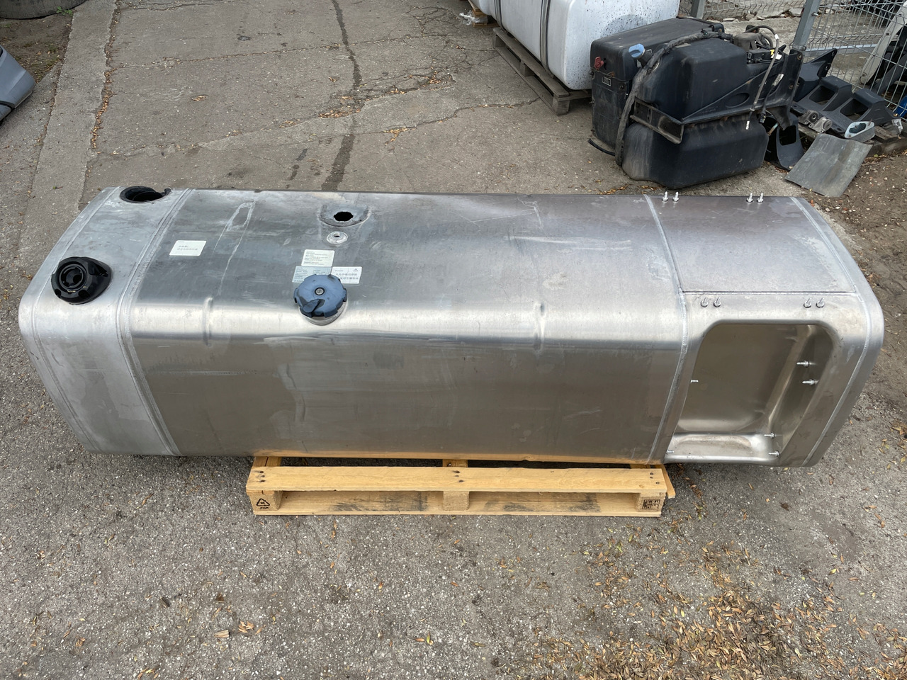 ZBIORNIK PALIWA MAN TGX TGS 680 L 75 AD BLUE 81122016726 - Fuel tank for Truck: picture 1 ZBIORNIK PALIWA MAN TGX TGS 680 L 75 AD BLUE 81122016726 - Fuel tank for Truck: picture 1