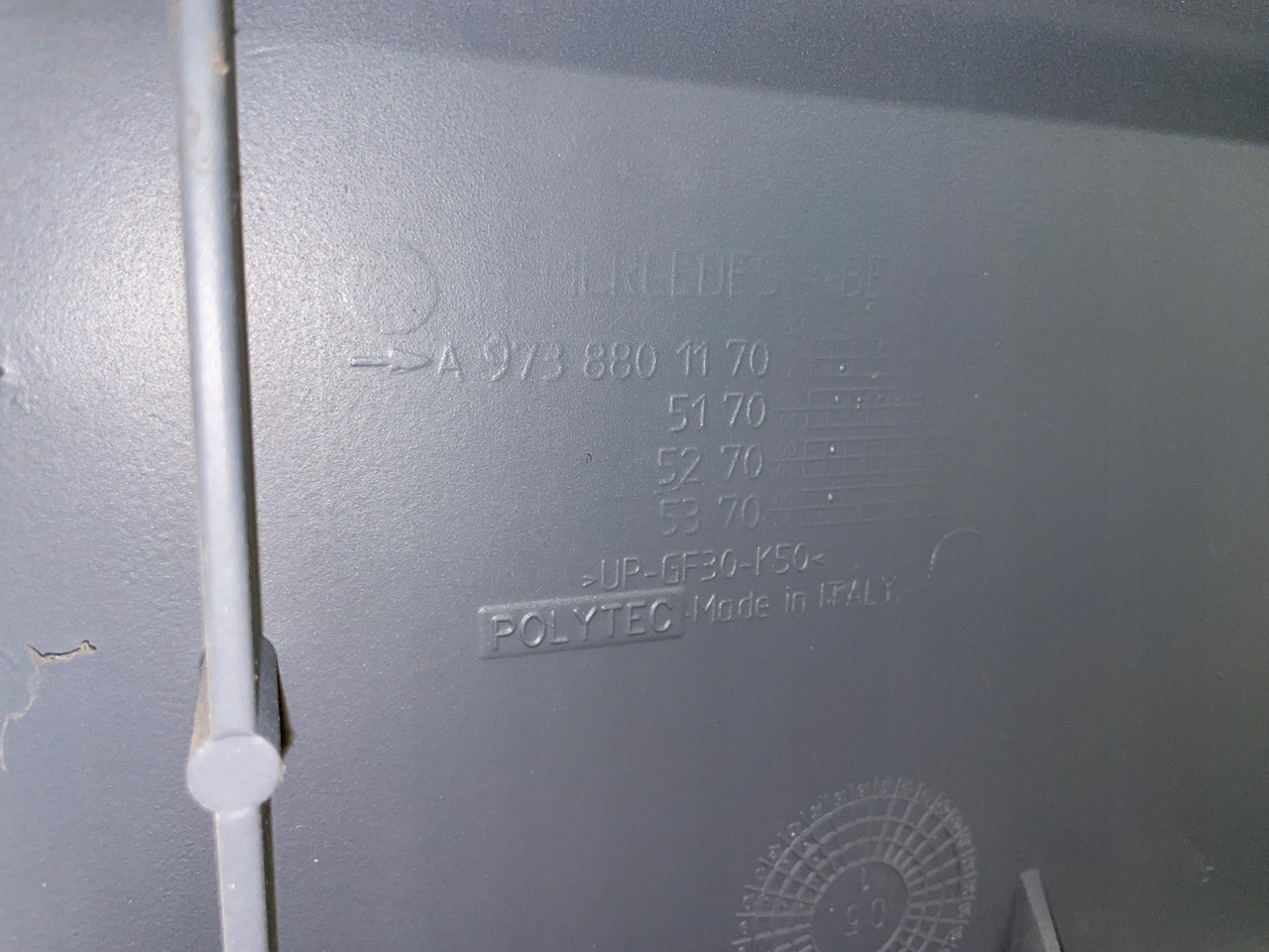 ZDERZAK MERCEDES ŚRODEK ZDERZAKA NAKŁADKA OSŁONA A 9738801170 - Bumper for Truck: picture 3 ZDERZAK MERCEDES ŚRODEK ZDERZAKA NAKŁADKA OSŁONA A 9738801170 - Bumper for Truck: picture 3