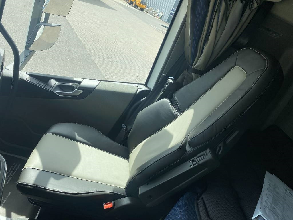 Container transporter/ Swap body truck Volvo FH 540: picture 11 Container transporter/ Swap body truck Volvo FH 540: picture 11