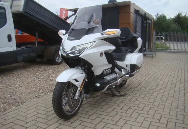 Honda GL - Motorcycle: picture 1 Honda GL - Motorcycle: picture 1