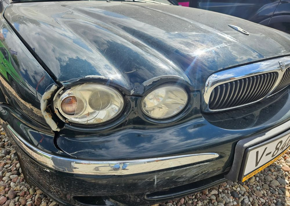 - Car: picture 3 - Car: picture 3