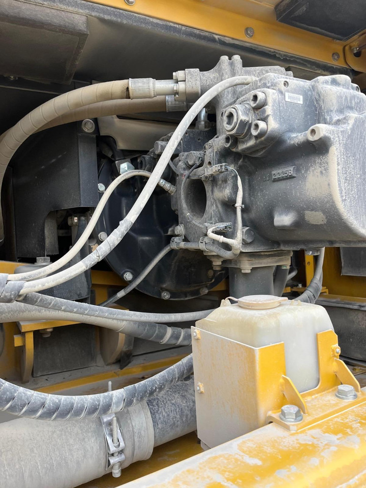 KOMATSU PC450 - Crawler excavator: picture 3 KOMATSU PC450 - Crawler excavator: picture 3