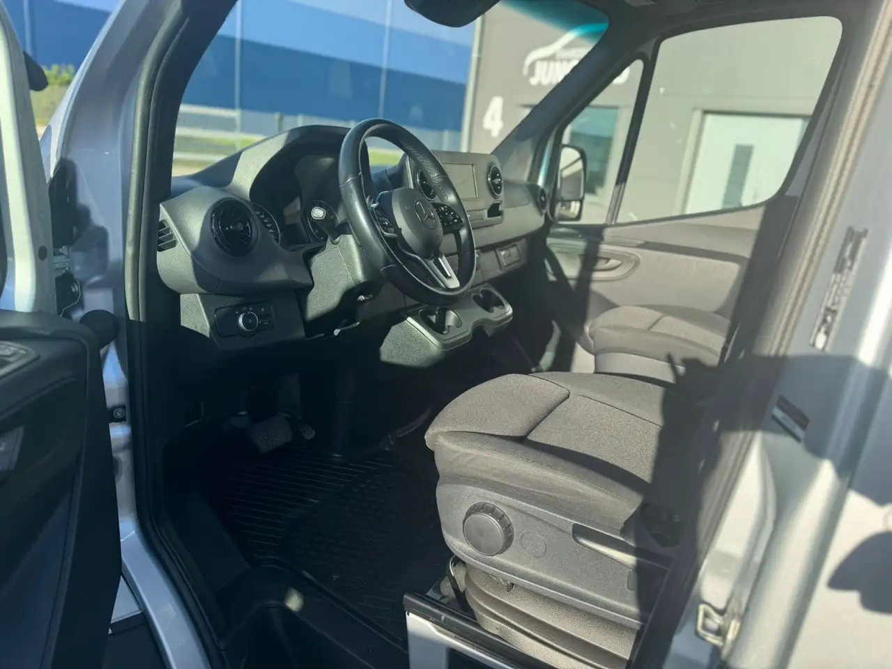 Mercedes-Benz Sprinter 317 CDI Lang Hoch Klima MBUX Silber LED - Panel van: picture 4 Mercedes-Benz Sprinter 317 CDI Lang Hoch Klima MBUX Silber LED - Panel van: picture 4