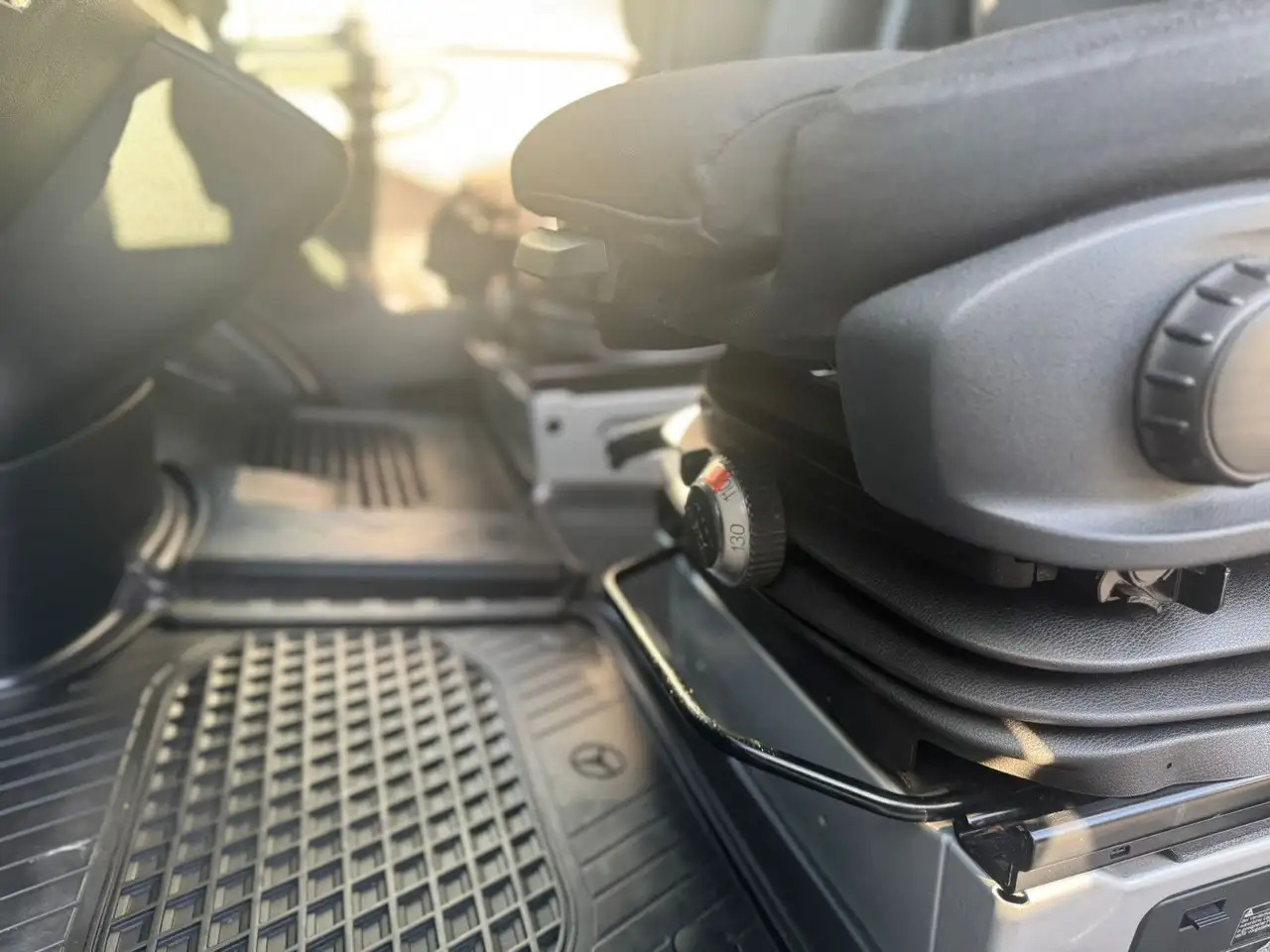 Mercedes-Benz Sprinter 317 CDI Lang Hoch Klima MBUX Silber LED - Panel van: picture 5 Mercedes-Benz Sprinter 317 CDI Lang Hoch Klima MBUX Silber LED - Panel van: picture 5