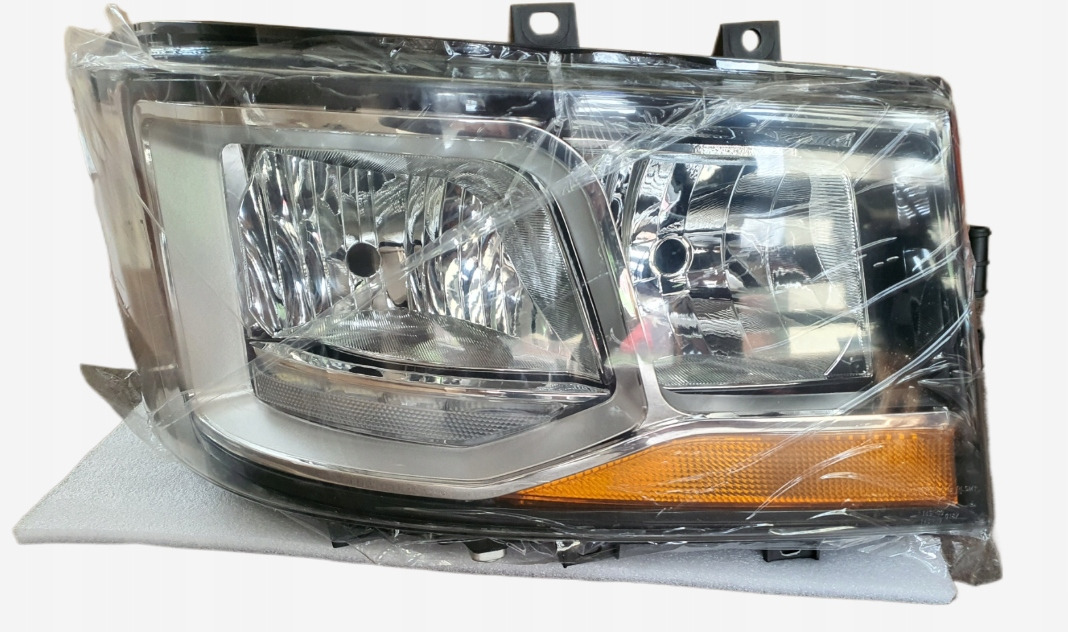 NOWY REFLEKTOR PRAWY SCANIA L,P,G,R,S - Headlight for Truck: picture 2 NOWY REFLEKTOR PRAWY SCANIA L,P,G,R,S - Headlight for Truck: picture 2