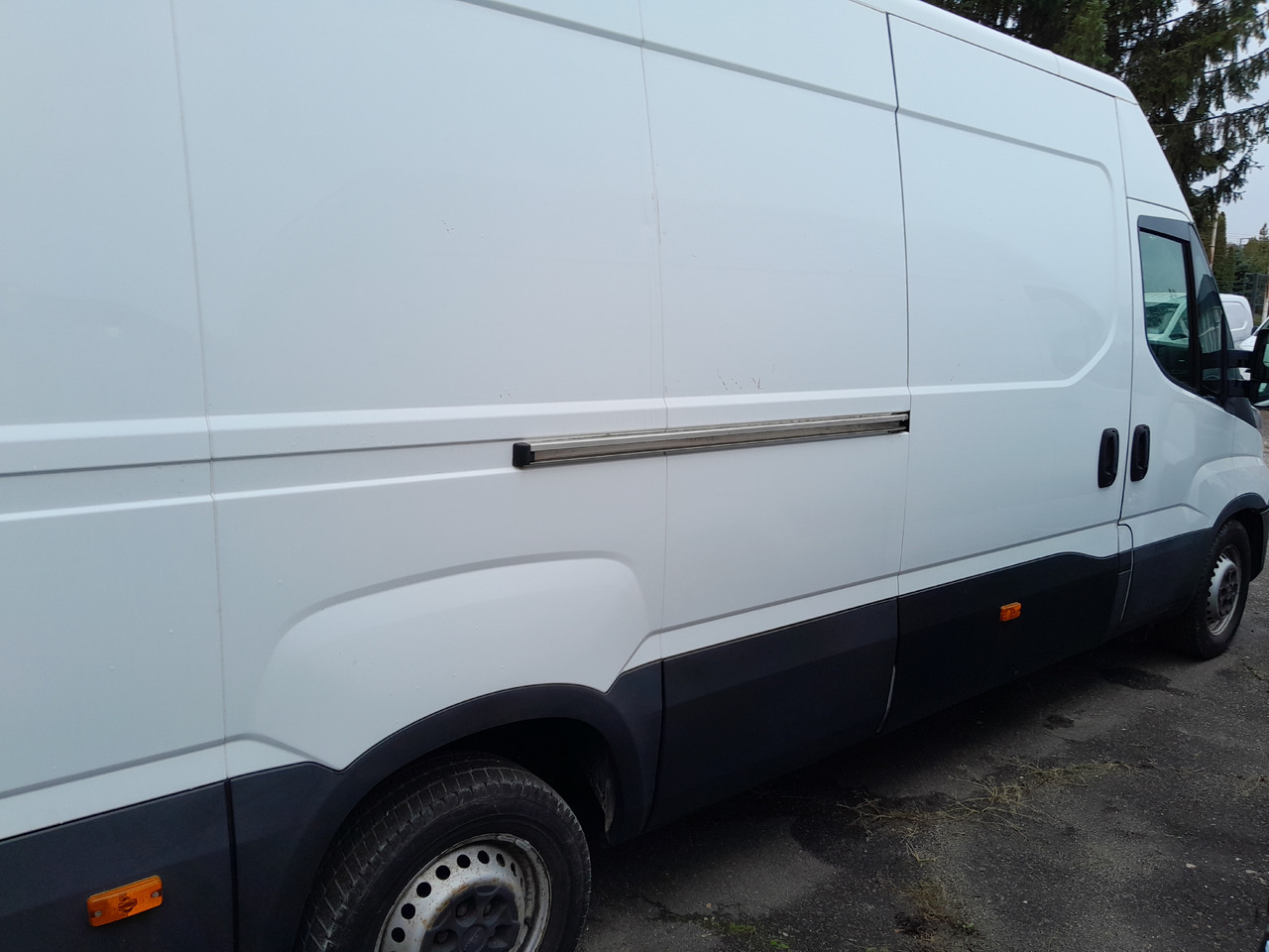 IVECO Daily 35S14 - Box van: picture 4 IVECO Daily 35S14 - Box van: picture 4