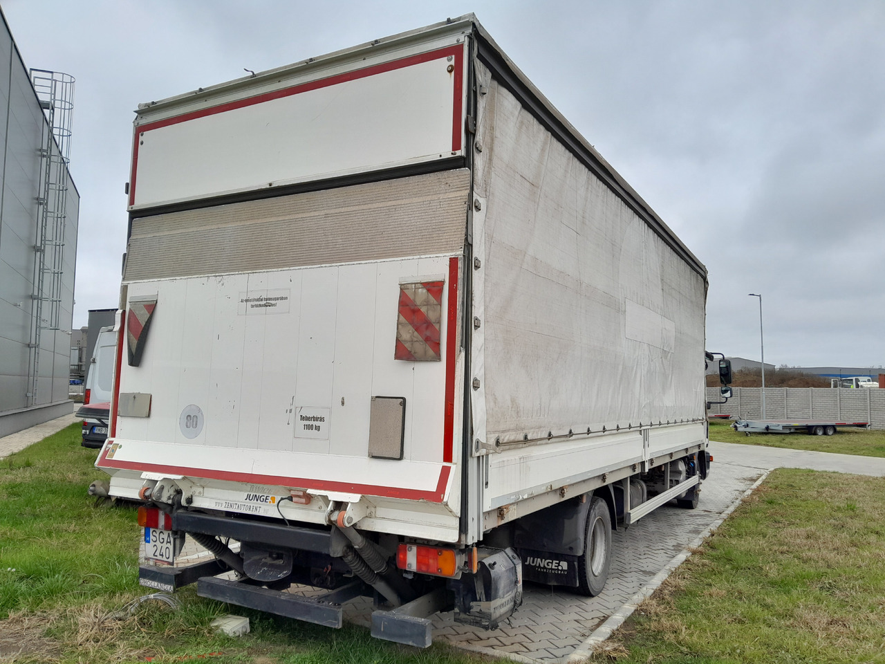 MAN TGL 12.220 Tail Lift Manual - Curtainsider truck: picture 5 MAN TGL 12.220 Tail Lift Manual - Curtainsider truck: picture 5