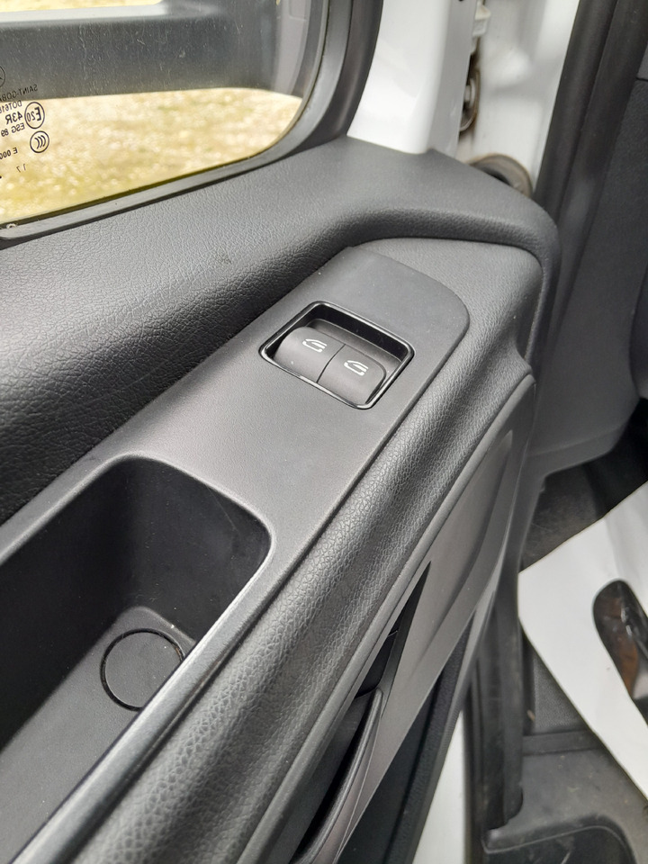 MERCEDES-BENZ Sprinter - Flatbed van: picture 4 MERCEDES-BENZ Sprinter - Flatbed van: picture 4