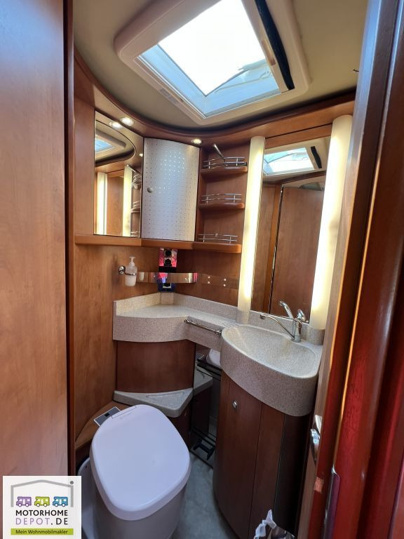 Integrated motorhome Carthago Liner 62 LE viele Extras - hohe Autarkie: picture 9 Integrated motorhome Carthago Liner 62 LE viele Extras - hohe Autarkie: picture 9