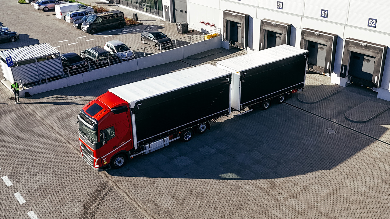 Volvo FH - Curtainsider truck: picture 5 Volvo FH - Curtainsider truck: picture 5