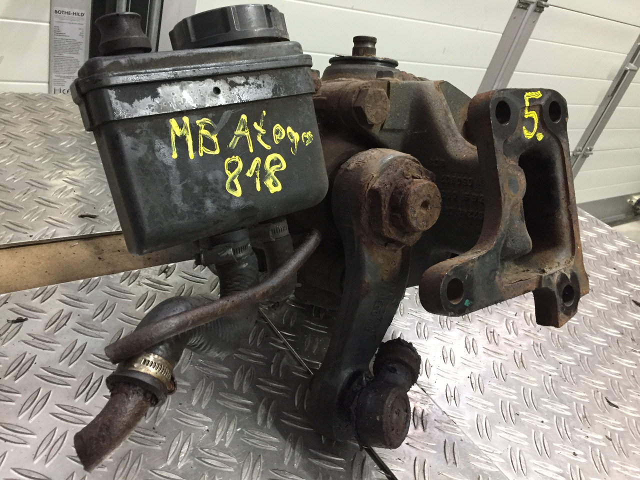 Gebrauchtes Lenkgetriebe DB Atego 818, Artikel - Nr.: A 970 460 08 00 - Steering gear for Truck: picture 4 Gebrauchtes Lenkgetriebe DB Atego 818, Artikel - Nr.: A 970 460 08 00 - Steering gear for Truck: picture 4