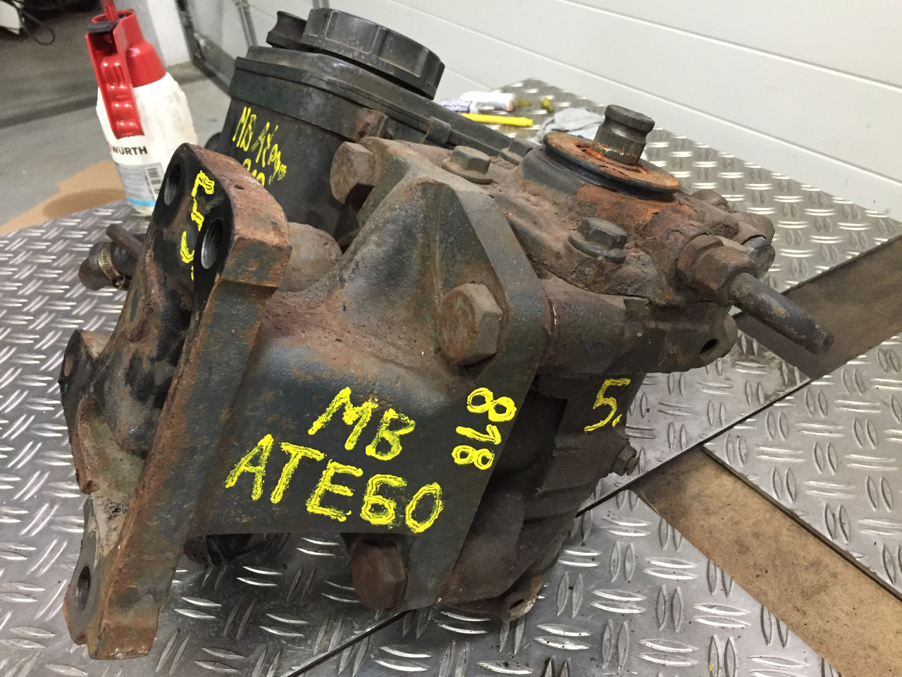 Gebrauchtes Lenkgetriebe DB Atego 818, Artikel - Nr.: A 970 460 08 00 - Steering gear for Truck: picture 1 Gebrauchtes Lenkgetriebe DB Atego 818, Artikel - Nr.: A 970 460 08 00 - Steering gear for Truck: picture 1