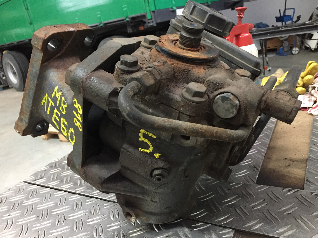 Gebrauchtes Lenkgetriebe DB Atego 818, Artikel - Nr.: A 970 460 08 00 - Steering gear for Truck: picture 3 Gebrauchtes Lenkgetriebe DB Atego 818, Artikel - Nr.: A 970 460 08 00 - Steering gear for Truck: picture 3