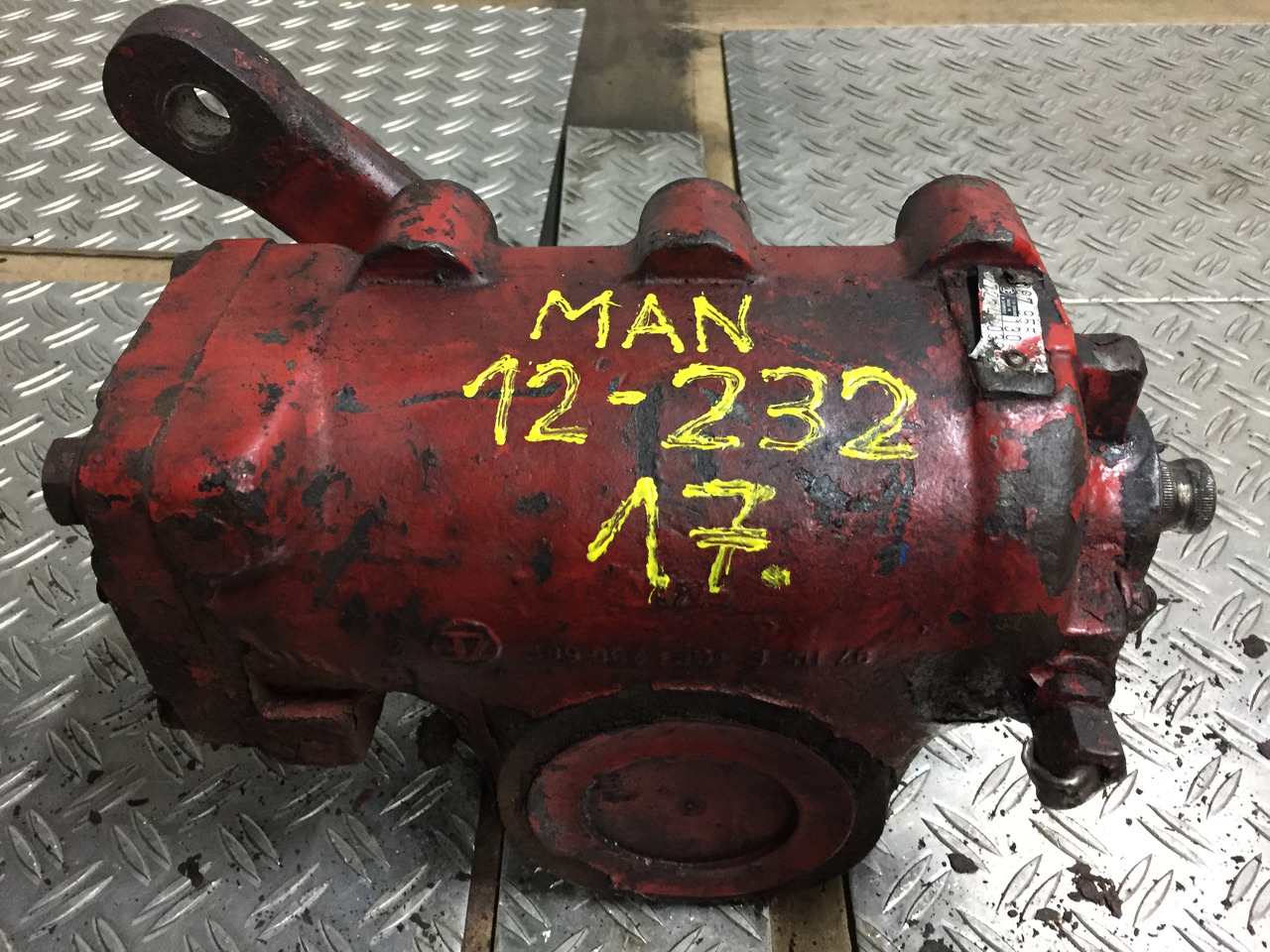 Gebrauchtes Lenkgetriebe MAN F90, 12.232, Artikel - Nr.: 81.9999 - 9999 - Steering gear for Truck: picture 1 Gebrauchtes Lenkgetriebe MAN F90, 12.232, Artikel - Nr.: 81.9999 - 9999 - Steering gear for Truck: picture 1