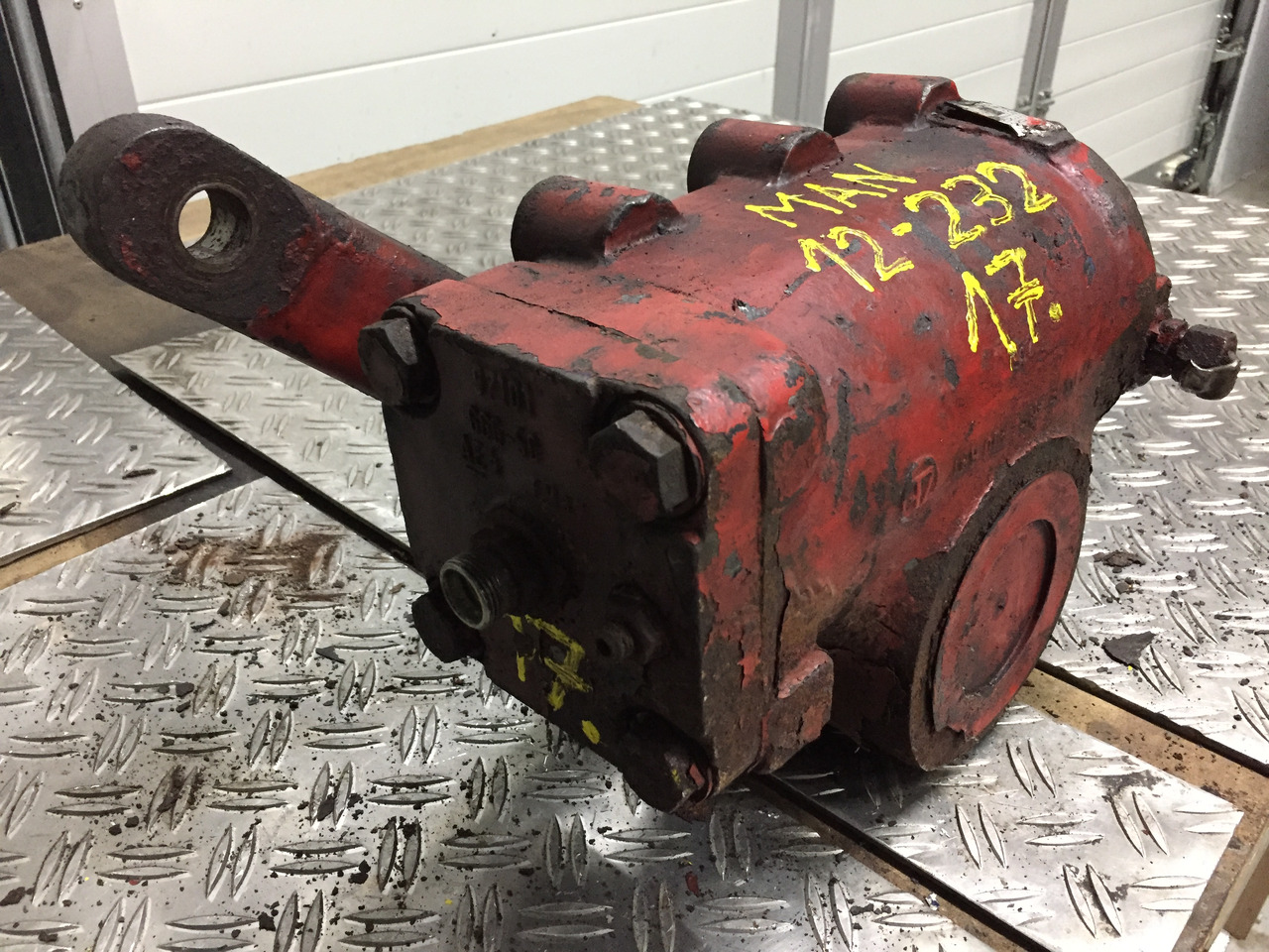 Gebrauchtes Lenkgetriebe MAN F90, 12.232, Artikel - Nr.: 81.9999 - 9999 - Steering gear for Truck: picture 2 Gebrauchtes Lenkgetriebe MAN F90, 12.232, Artikel - Nr.: 81.9999 - 9999 - Steering gear for Truck: picture 2