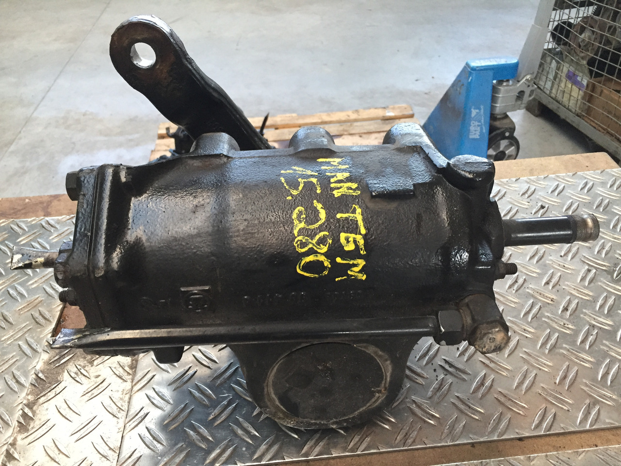 Gebrauchtes Lenkgetriebe, MAN TGM 15.280, Artikel - Nr. : 85.46200 - 6019 - Steering gear for Truck: picture 1 Gebrauchtes Lenkgetriebe, MAN TGM 15.280, Artikel - Nr. : 85.46200 - 6019 - Steering gear for Truck: picture 1