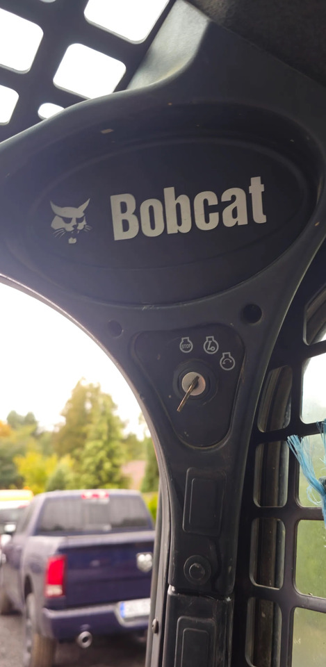 Skid steer loader BOBCAT S570: picture 7