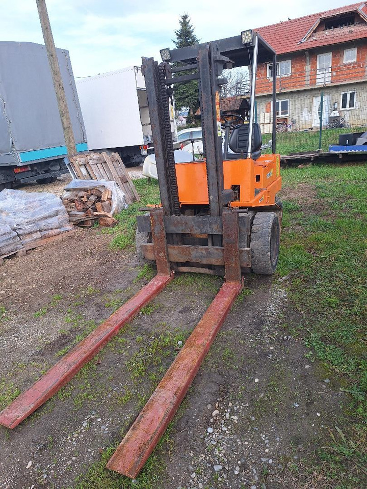 Diesel 3 tone - Diesel forklift: picture 1 Diesel 3 tone - Diesel forklift: picture 1