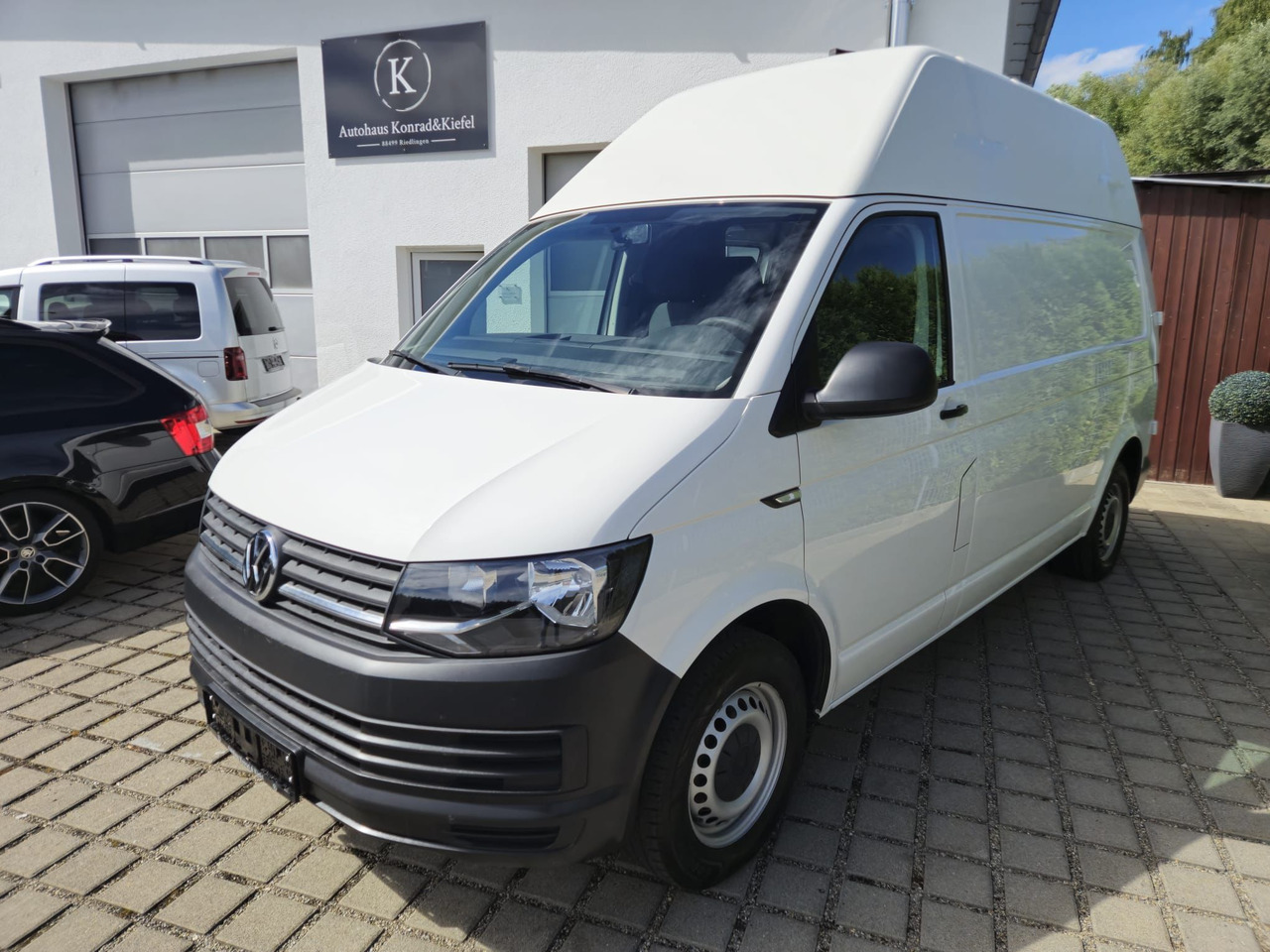 Volkswagen T6 Transporter Benzin Hochdach LR Standheizung - Small van: picture 1 Volkswagen T6 Transporter Benzin Hochdach LR Standheizung - Small van: picture 1