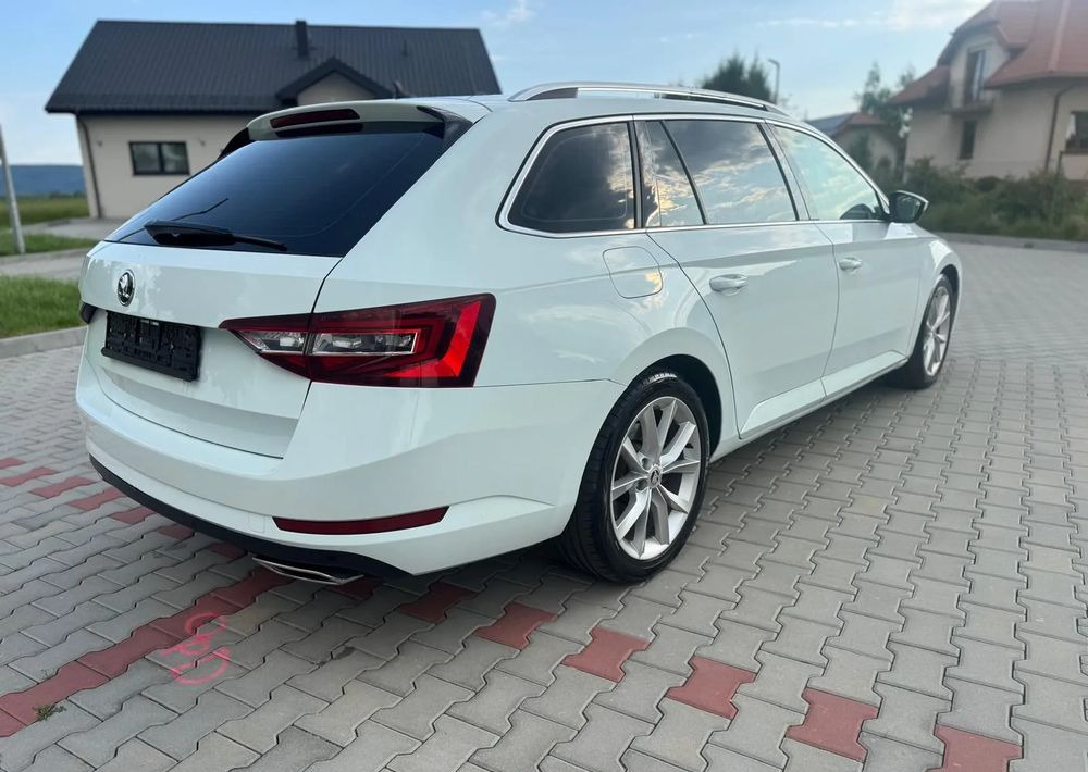 Skoda Superb 2.0 TSI 4x4 Sportline DSG - Station wagon: picture 4 Skoda Superb 2.0 TSI 4x4 Sportline DSG - Station wagon: picture 4