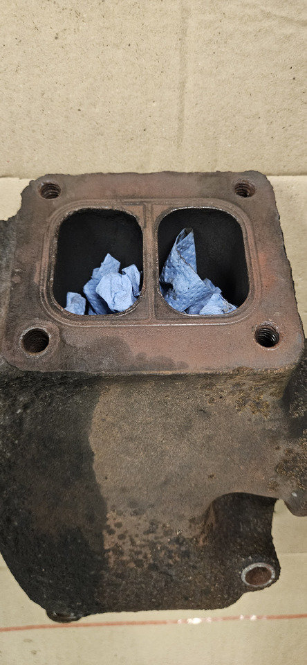 John deere R86029 - Exhaust manifold: picture 2 John deere R86029 - Exhaust manifold: picture 2