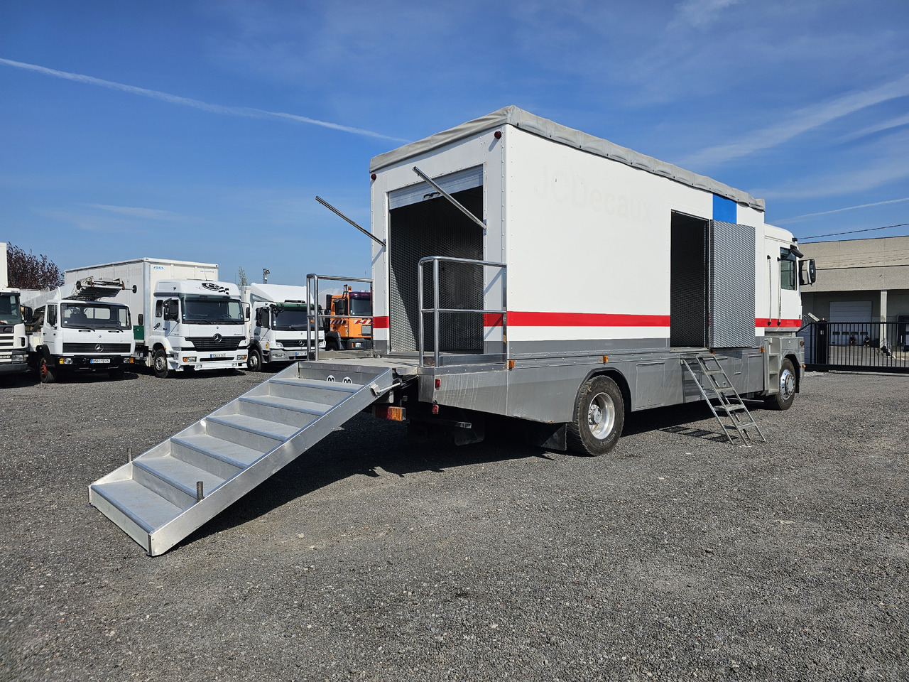 Renault AE380 PHASE1 - Box truck: picture 2 Renault AE380 PHASE1 - Box truck: picture 2