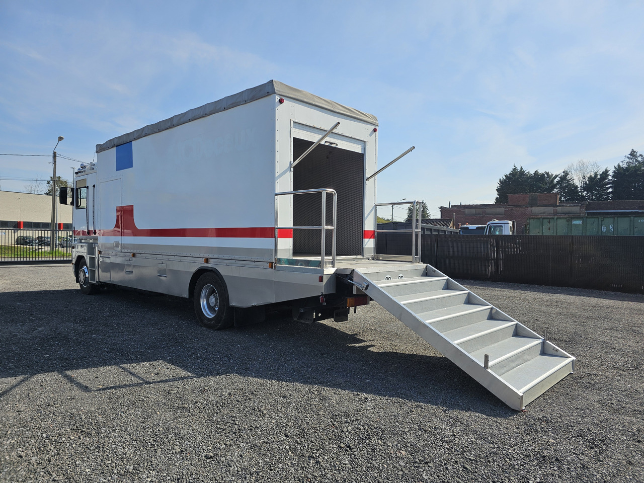 Renault AE380 PHASE1 - Box truck: picture 3 Renault AE380 PHASE1 - Box truck: picture 3