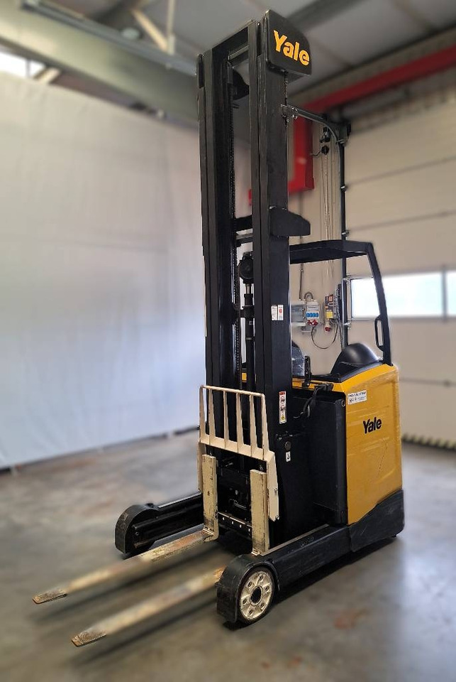 Yale MR 14 - Reach truck: picture 3 Yale MR 14 - Reach truck: picture 3