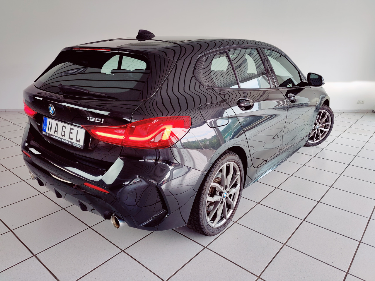 BMW 120 i M Sport RTTI LiveCockpit Head-up Navi - Sedan: picture 5 BMW 120 i M Sport RTTI LiveCockpit Head-up Navi - Sedan: picture 5
