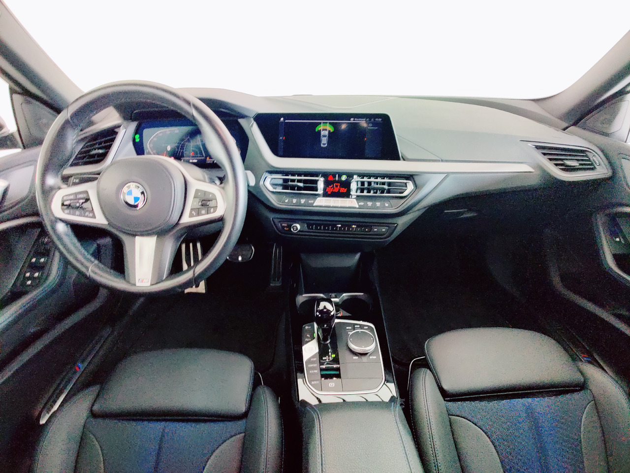 Sedan BMW 218 i M Sport Navi RTTI DAB HiFi SHZ: picture 10 Sedan BMW 218 i M Sport Navi RTTI DAB HiFi SHZ: picture 10