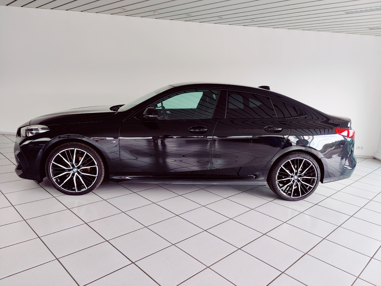 Sedan BMW 218 i M Sport Navi RTTI DAB HiFi SHZ: picture 9 Sedan BMW 218 i M Sport Navi RTTI DAB HiFi SHZ: picture 9