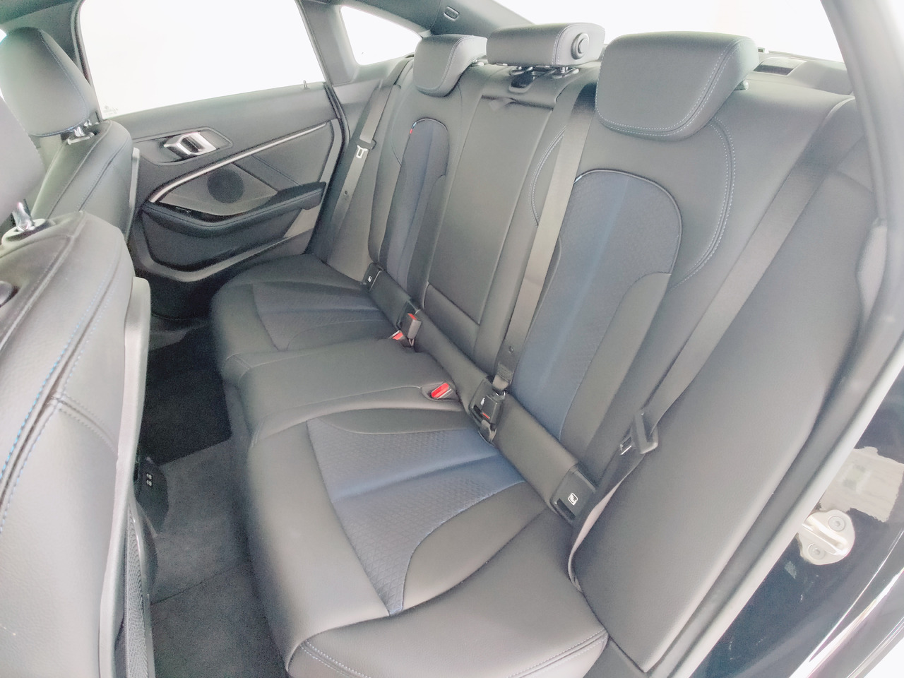 Sedan BMW 218 i M Sport Navi RTTI DAB HiFi SHZ: picture 14 Sedan BMW 218 i M Sport Navi RTTI DAB HiFi SHZ: picture 14