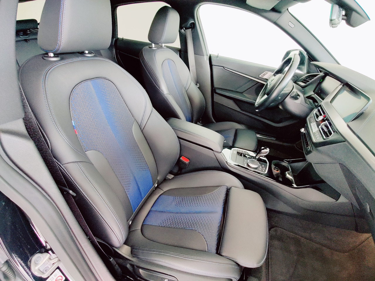 Sedan BMW 218 i M Sport Navi RTTI DAB HiFi SHZ: picture 15 Sedan BMW 218 i M Sport Navi RTTI DAB HiFi SHZ: picture 15