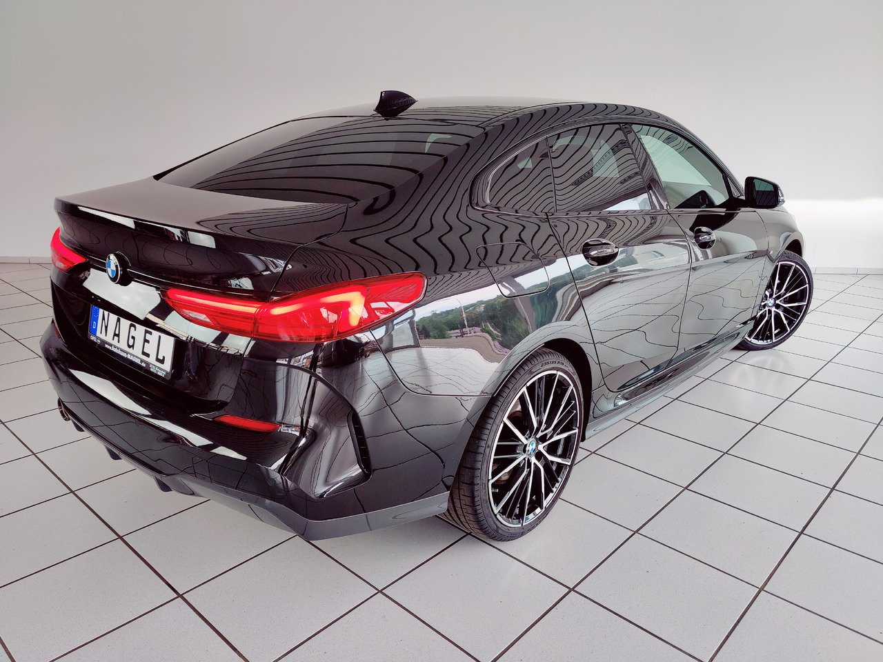 Sedan BMW 218 i M Sport Navi RTTI DAB HiFi SHZ: picture 6 Sedan BMW 218 i M Sport Navi RTTI DAB HiFi SHZ: picture 6