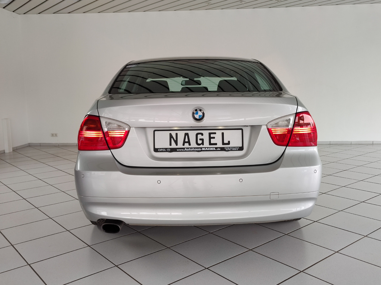 BMW 320i Audiosystem Professional, Automatik, PDC, Licht-Paket - Sedan: picture 4 BMW 320i Audiosystem Professional, Automatik, PDC, Licht-Paket - Sedan: picture 4