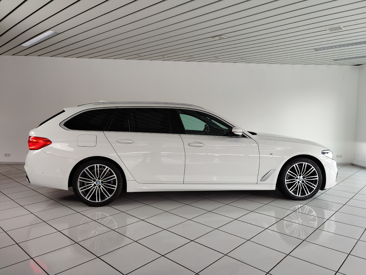 BMW 520 d xDrive Touring M Sport Pano Navi Rükam Apple Android DAB - Station wagon: picture 5 BMW 520 d xDrive Touring M Sport Pano Navi Rükam Apple Android DAB - Station wagon: picture 5