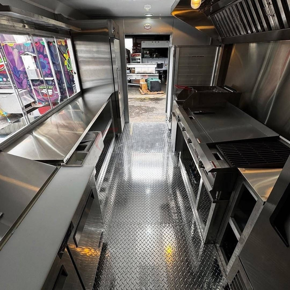 Mobile Food Truck and Trailer | Square Fast Food Van with Kitchen Equipment | CE - Vending trailer: picture 5 Mobile Food Truck and Trailer | Square Fast Food Van with Kitchen Equipment | CE - Vending trailer: picture 5