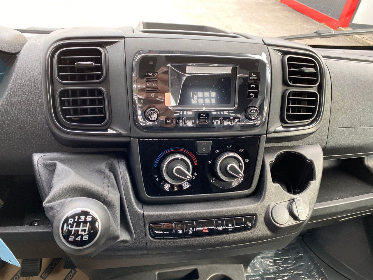 Leasing of  Peugeot BOXER CHC L4 HEAVY PRITSCHE+PLANE Peugeot BOXER CHC L4 HEAVY PRITSCHE+PLANE: picture 10