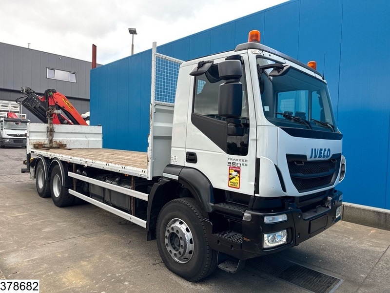 Iveco Trakker 360 6x4, EURO 6. Palfinger, Remote - Dropside/ Flatbed truck, Crane truck: picture 3 Iveco Trakker 360 6x4, EURO 6. Palfinger, Remote - Dropside/ Flatbed truck, Crane truck: picture 3